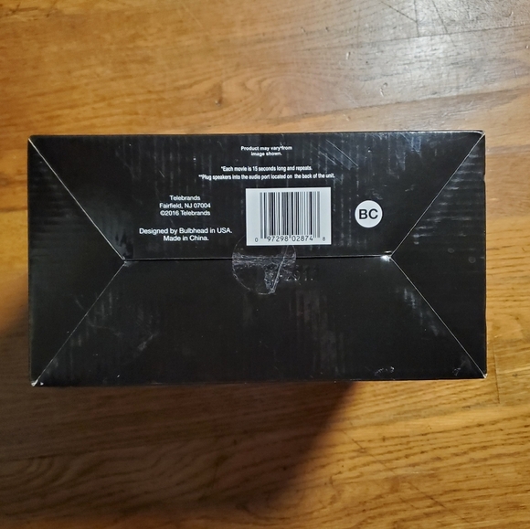 Star Shower Window Wonderland Holiday Projector - Picture 8 of 9